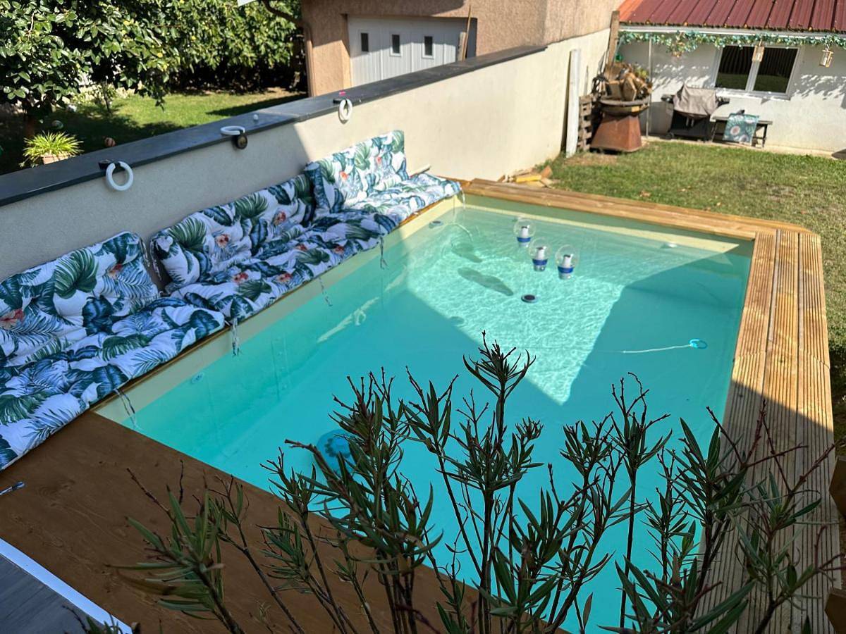Villa lyon 8e, 8 personnes Piscine jardin, parking privé, terrain de pétanque in Lyon, Lyon et ses environs