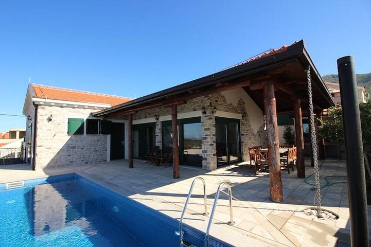 Villa with pool for 7 people in Dubrovnik