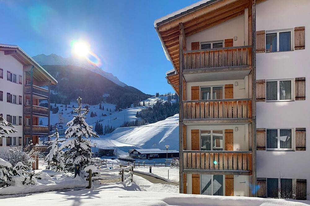 Appartamento intero, Incantevole appartamento per 8 ospiti con Wifi, Tv, terrazza e vista panoramica in Surses, Engadina