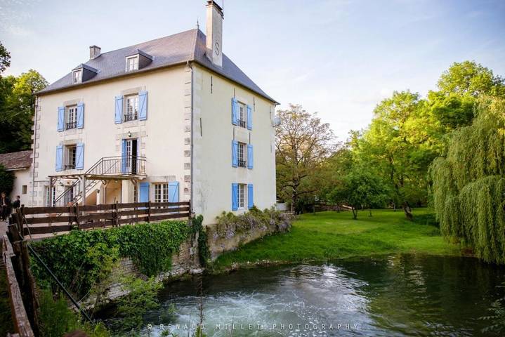 Chambre d’hôte pour 2 personnes, avec Terrasse et Jardin ainsi que Piscine et Vue à Iteuil