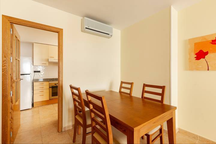 Apartamento entero, Apartamento 'Dos Mares - 118' con vistas al mar, Wi-Fi y aire acondicionado in Tomas Maestre Marina (La Manga), San Javier