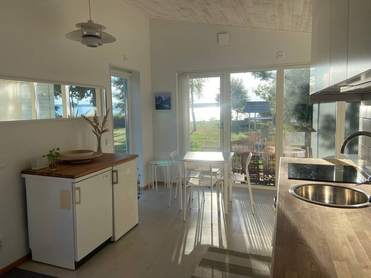 Modernes Ferienhaus am See Vidöstern in Jönköpings län