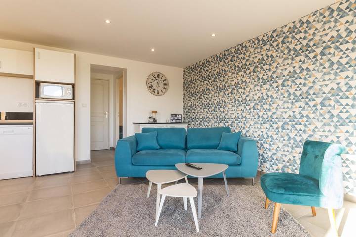 Gîte pour 4 personnes, avec jardin et terrasse à Vains - 2