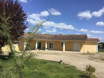 Cottage pour 2 personnes, avec terrasse et jardin ainsi que vue et piscine à Le Pizou