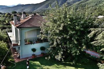 Gîte pour 3 personnes, avec terrasse et jardin, animaux acceptés à Cisano sul Neva