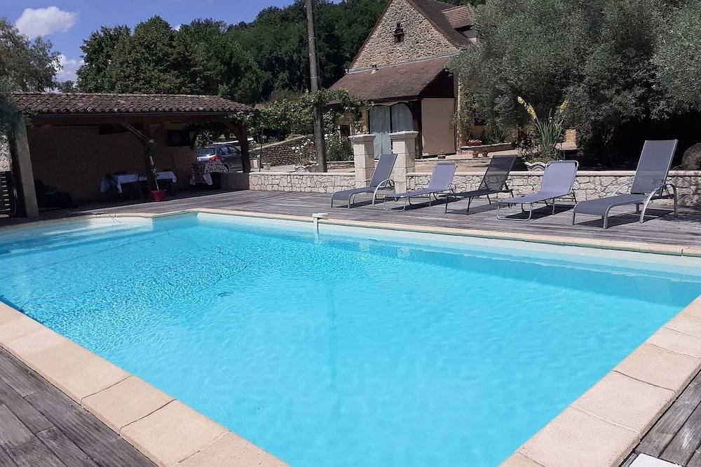 Maison Périgourdine Avec Piscine Privée. Située à 4 kms de Sarlat in Sarlat-la-Canéda, Périgord Noir