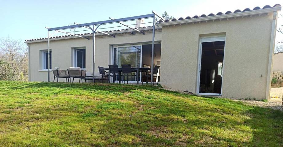 Ferienhaus für 7 Personen, mit Terrasse und Garten in Saint-Laurent-de-Carnols