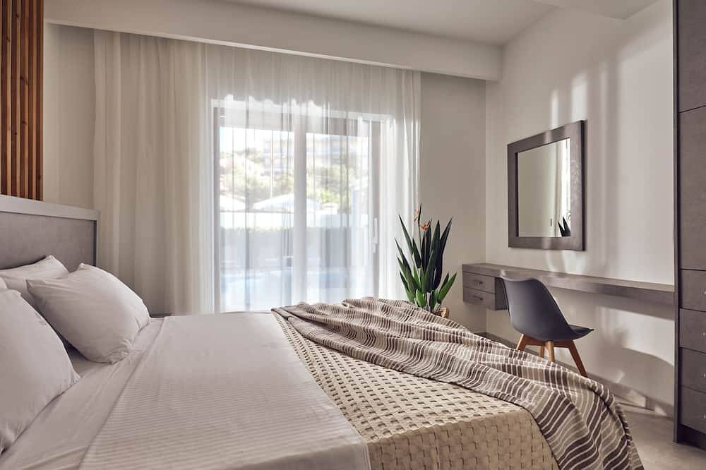 Dareia-First Floor 2 bedroom Suite with Private Pool in Planos, Zakynthos