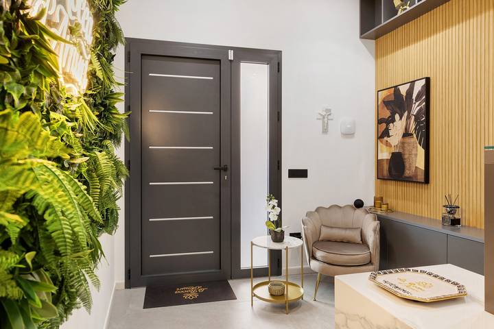 Deluxe Suite with Balcony, Wi-Fi, and Air Conditioning in Partinico, Palermo Province