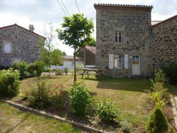 Gîte pour 4 Personnes dans Rauret, Massif central, Photo 1