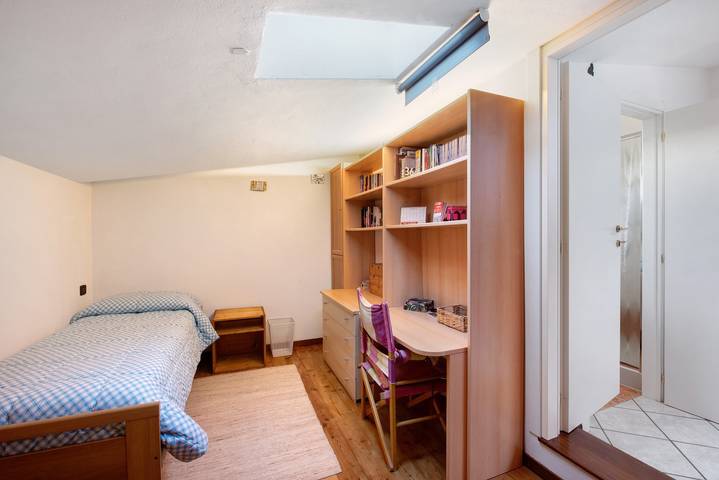 Private room ‘Raffa-Ele’ with Wi-Fi and air conditioning in Cantù, Brianza