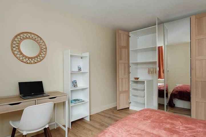 Ganze Wohnung, Very spacious T2 apartment in Vichy's hypercentre, a stone's throw from the thermal baths in Vichy, Vichy und Umgebung
