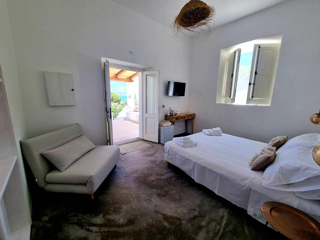 Superior King Room in Santa Marina Salina, Salina