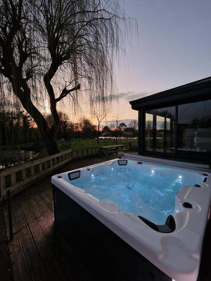 Location de vacances pour 14 personnes, avec jacuzzi et jardin à Nueil-les-Aubiers