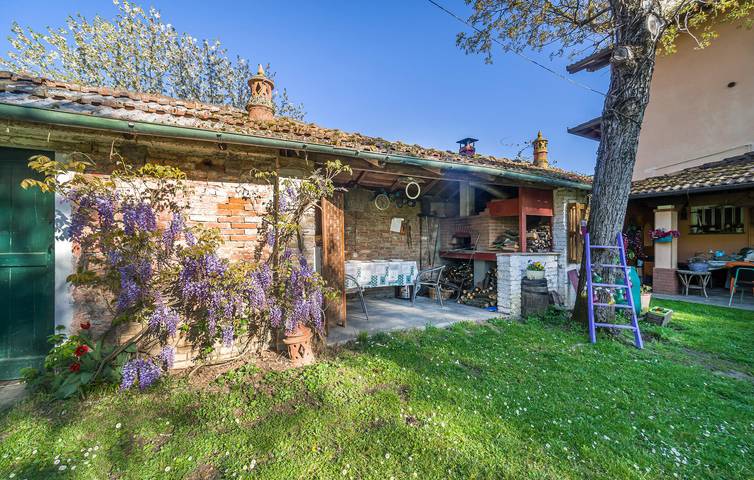 Entire holiday apartment, Cozy Apartment with Parking, Washer & WiFi 1.5km from Borghetto di Borbera in Borghetto di Borbera, Alessandria Province