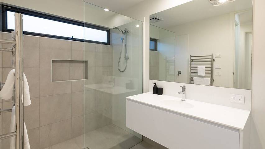 Holiday home for 20 people, with balcony in Bright