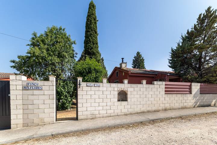 Country House 'Casa Fina' with Private Pool, Shared Terrace and Wi-Fi in Alarilla, Fuentidueña de Tajo