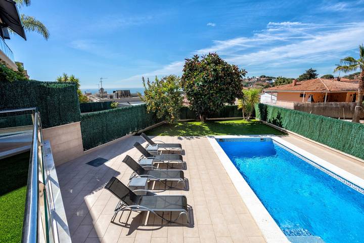 Careful and elegant decoration, with private pool and jacuzzi in Premià de Dalt, Costa del Maresme