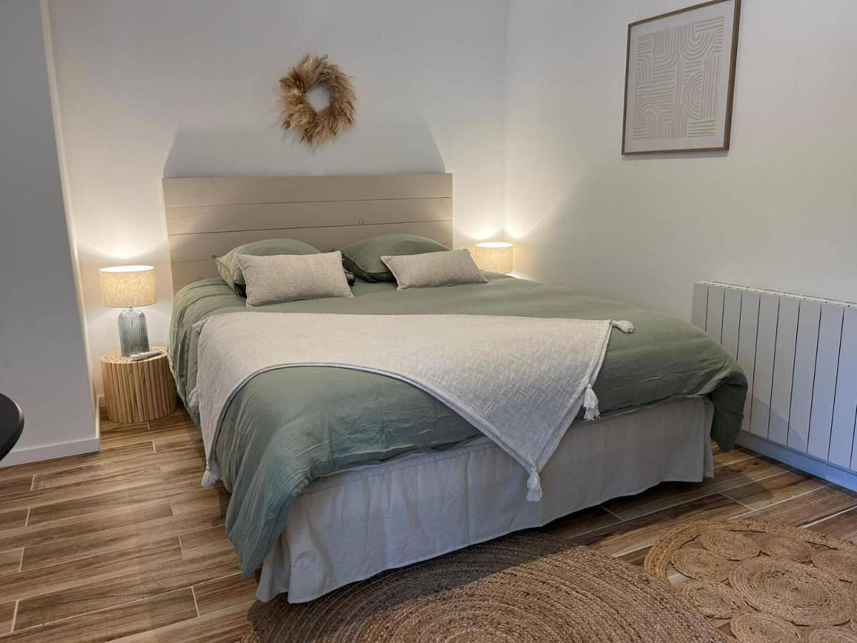Appartement entier, One-Bedroom Apartment in Miribel, Ain