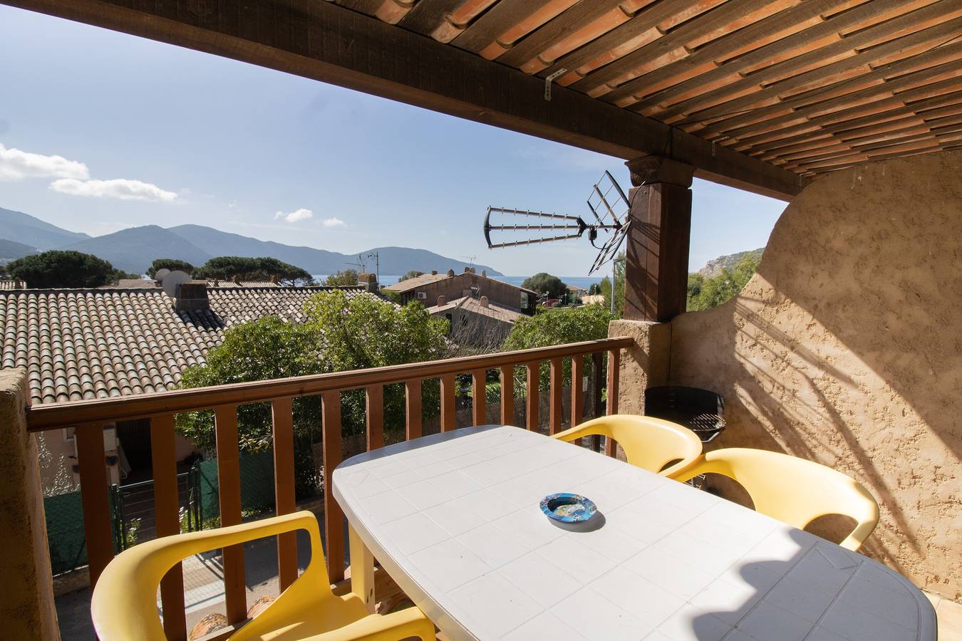 Appartement entier, Appartement « Le Sei » avec vue mer, Wi-Fi et climatisation in Appietto, Golfe de Sagone
