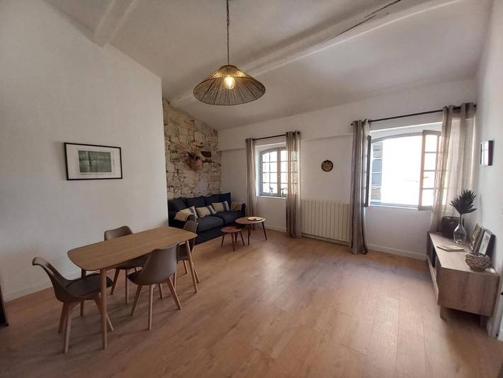 Gîte pour 4 personnes, avec vue et terrasse dans Office De Tourisme D Uzes