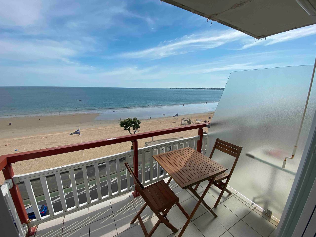 Entire studio, Studio 'Nid Douillet Pour 2, Face À La Mer' with Sea View, Balcony and Wi-Fi in La Baule-Escoublac, Côte d'Amour