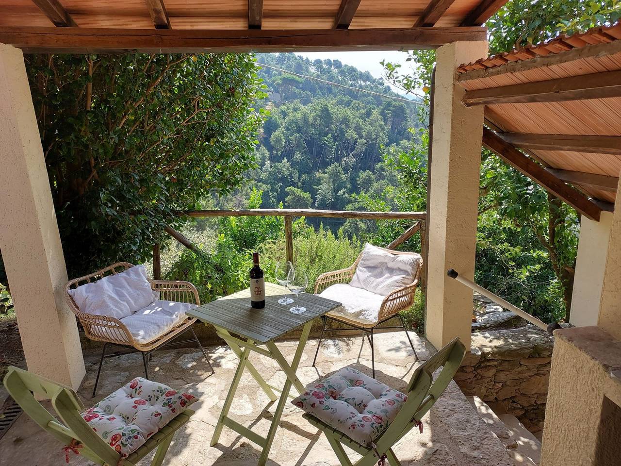 Appartement entier, 'Casa Peppina' mit Terrasse in Strettoia, Pietrasanta