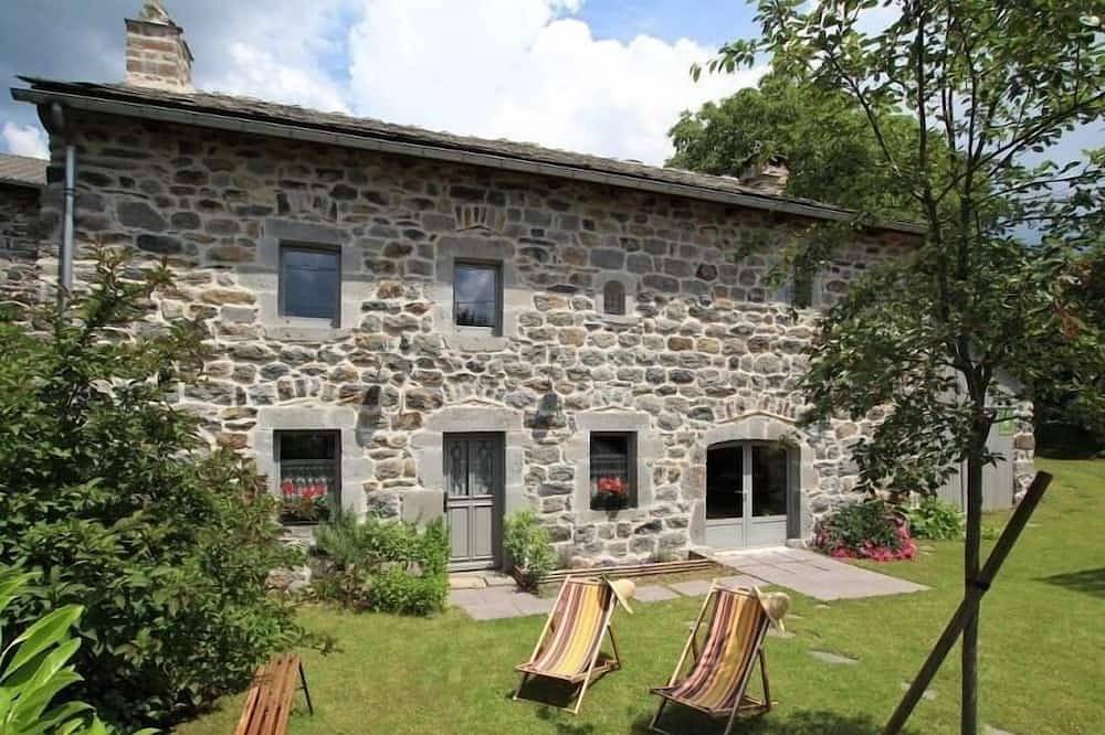 Gîte familial restauré avec jardin clos, équipements bébé, animaux acceptés, proche St-Julien-Chapteuil in Saint-Julien-Chapteuil, Haute-Loire