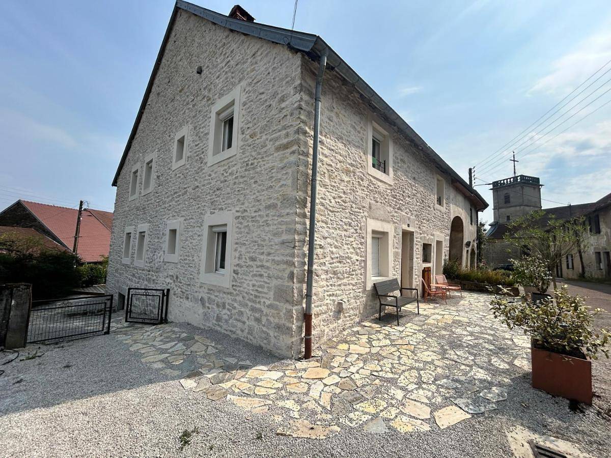 Three-Bedroom Villa in Châtillon (Jura), Jura Francais