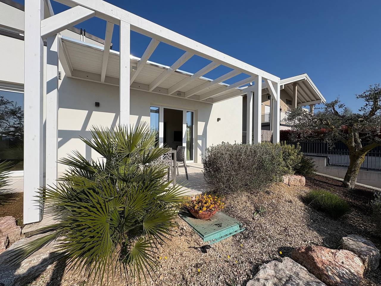 Apartamento entero, Apartamento 'Ai Colli country view apartment' con terraza privada y Wi-Fi in Costermano, Montañas Garda