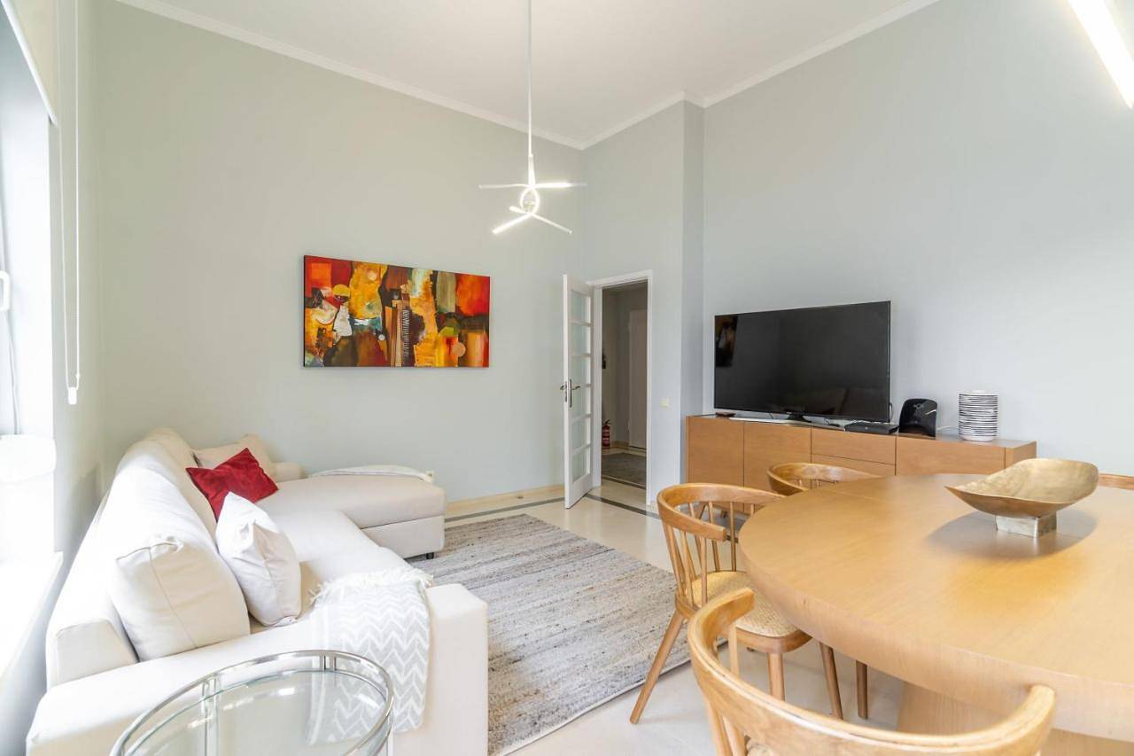 Apartamento inteiro, Lisboa Apart T3 com piscina tenis ginasio in Carnide, Costa de Lisboa
