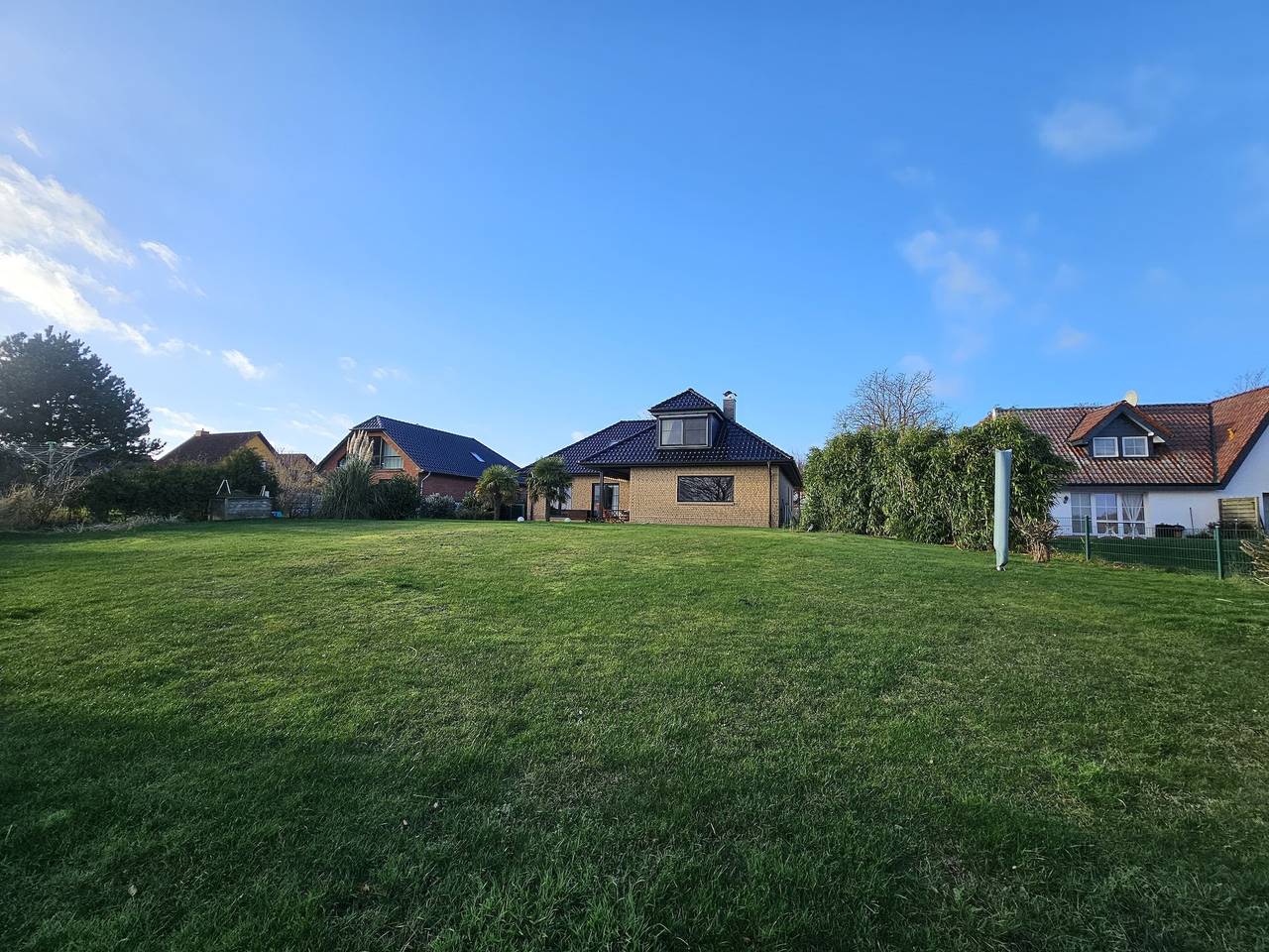 Großes Ferienhaus in traumhafter Lage mit Seeblick. Erholung garantiert. in Waase, Ummanz