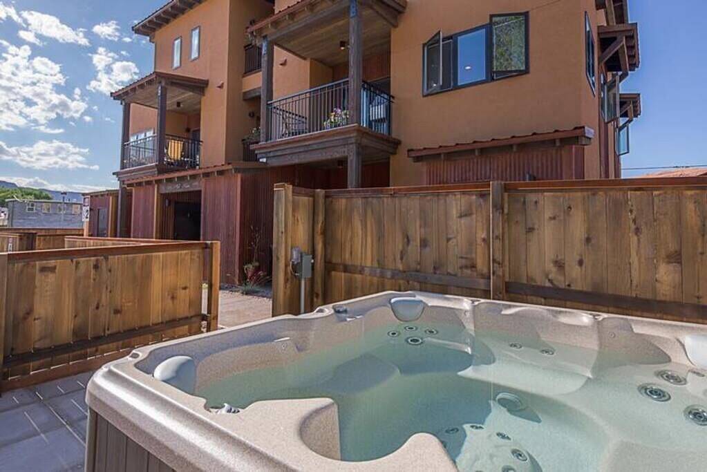 Ganze Wohnung, Robber’s Roost Westward | Downtown Moab Condo | Walk to Restaurants & Shops in Moab, Arches-Nationalpark