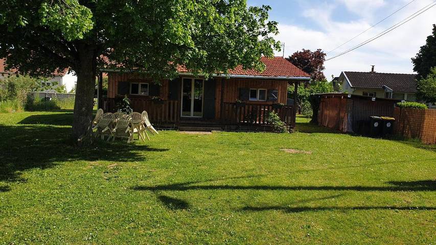 Gîte pour 4 personnes, avec Balcon et Terrasse ainsi que Jardin et Piscine dans Poncey-lès-Athée