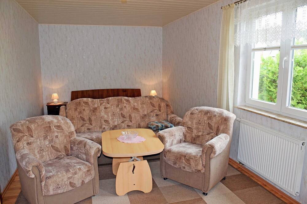 Ganze Wohnung, Ferienwohnung mit Gartenterrasse - Ferienwohnungen mit Terrasse in Patzig, Bergen auf Rügen und Umgebung