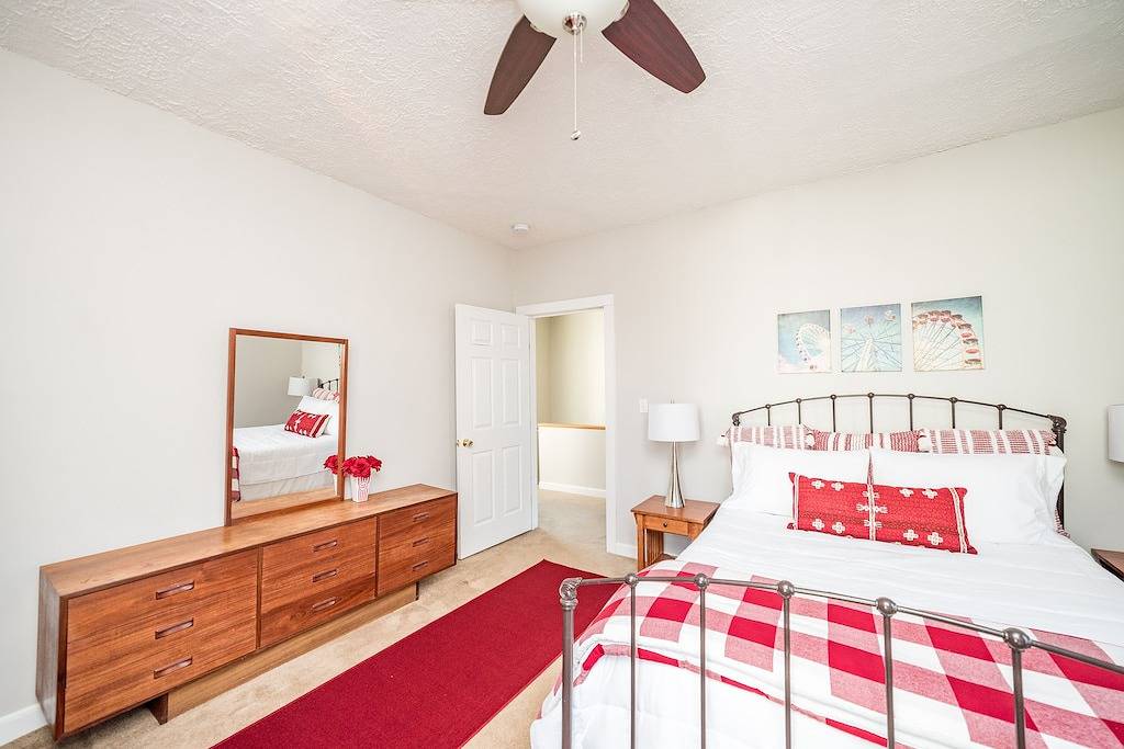 Candy Apple: Family Friendly Downtown Lyh Getaway in Lynchburg, Virginia