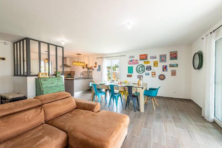 Location de vacances pour 8 personnes, avec jardin ainsi que piscine et vue à Richerenches - 2