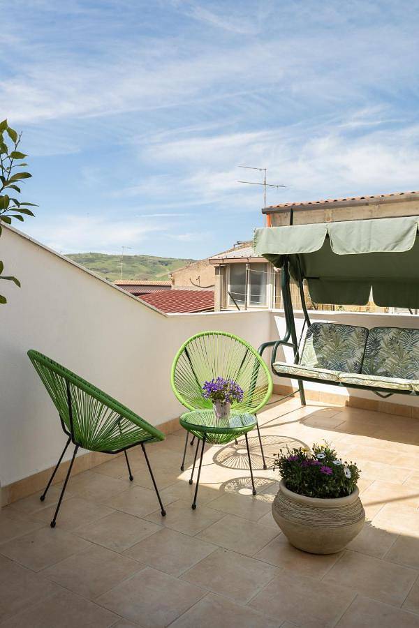 Chambre d’hôte pour 2 personnes, avec vue et balcon à Valguarnera Caropepe - 4