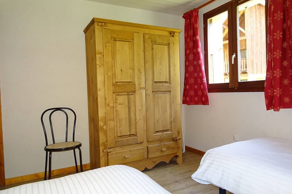 2/4-person apartment in a ground-floor chalet + Terrace + Swimming pool in La Chapelle-en-Valgaudémar, Parque Nacional de los Ecrins