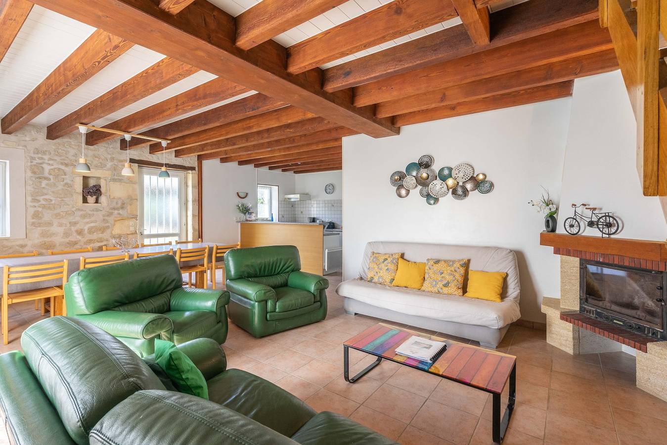 Petite maison 'Grands Gites 16 Personnes' avec Terrasse Privée, Jardin Privé et Wi-Fi in La Gripperie-Saint-Symphorien, Région de Rochefort