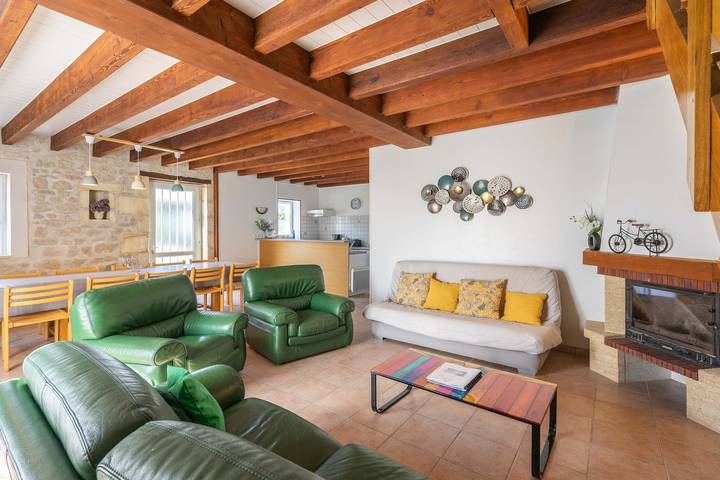 Petite maison 'Grands Gites 16 Personnes' avec Terrasse Privée, Jardin Privé et Wi-Fi in La Gripperie-Saint-Symphorien, Région de Rochefort