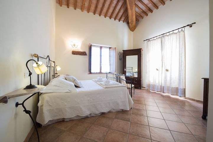 Top Location - Villa in San Gimignano, Top View, 4 Dbl En-Suite, Pool, Ac, Wifi in San Gimignano, Siena Provinz