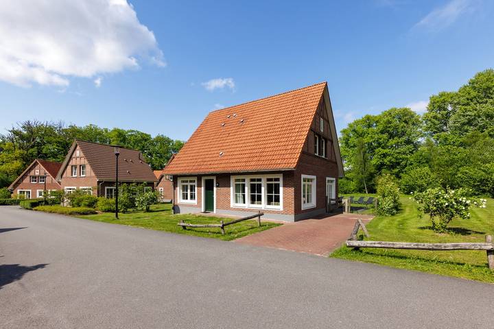 Bungalow für 10 Personen, mit Balkon/Terrasse und Terrasse sowie Garten und Sauna