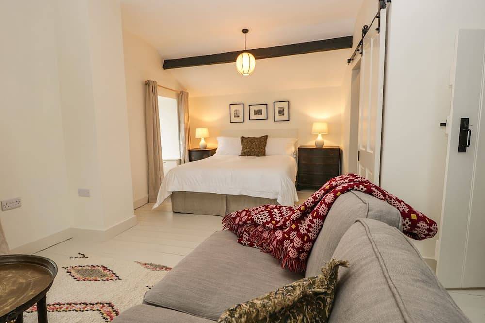 Waterside, family friendly, with open fire in Ravenglass in Ravenglass, Lake District
