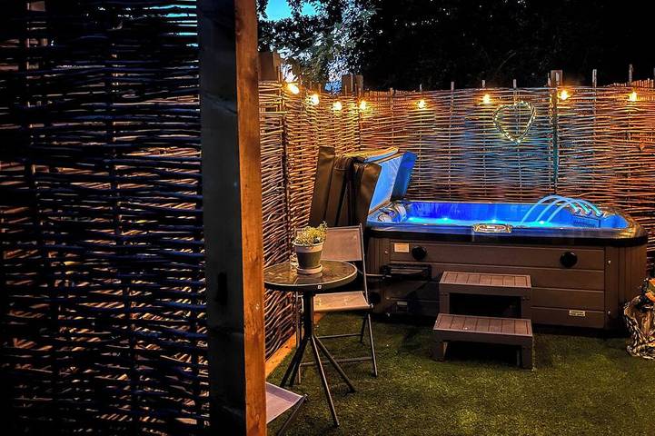 Gîte pour 2 personnes, avec jacuzzi et jardin - 1