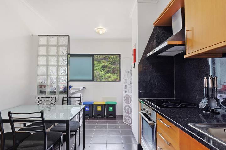 Entire apartment, Apartment 'Agostinho  Santa Cruz' with Sea View, Balcony and Wi-Fi in Santa Cruz (Madeira), Madeira
