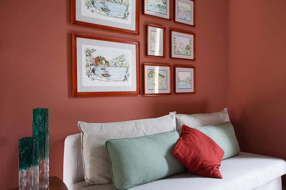 Hel lejlighed, Suite \"Lavarello\" at 2 steps from the lake with private dehor, lounge bar and swimming pool in Riva (Faggeto Lario), Faggeto Lario