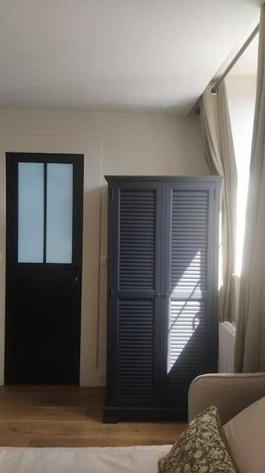 Appartement entier, One-Bedroom Apartment in Écouen, Val-d'Oise