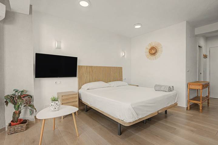 Gehele studio, Studio-appartement 'Sol Y Breeze' met zeezicht, Wi-Fi en airconditioning in Torre del Mar, Vélez-Málaga