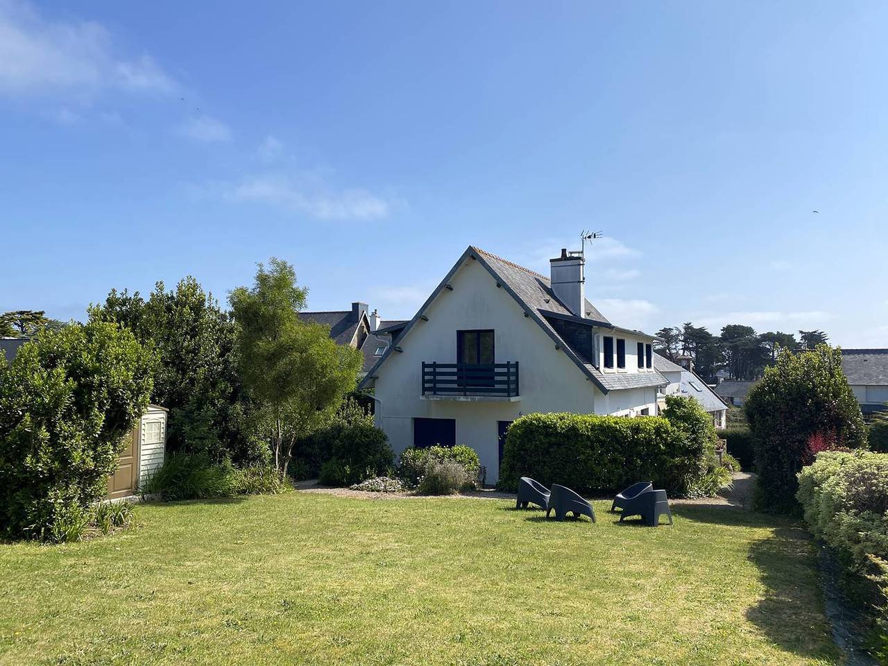 Appartement entier, Bel appartement rénové Vue Mer à 200m plage au centre de Tregastel in Coz-Pors, Trégastel